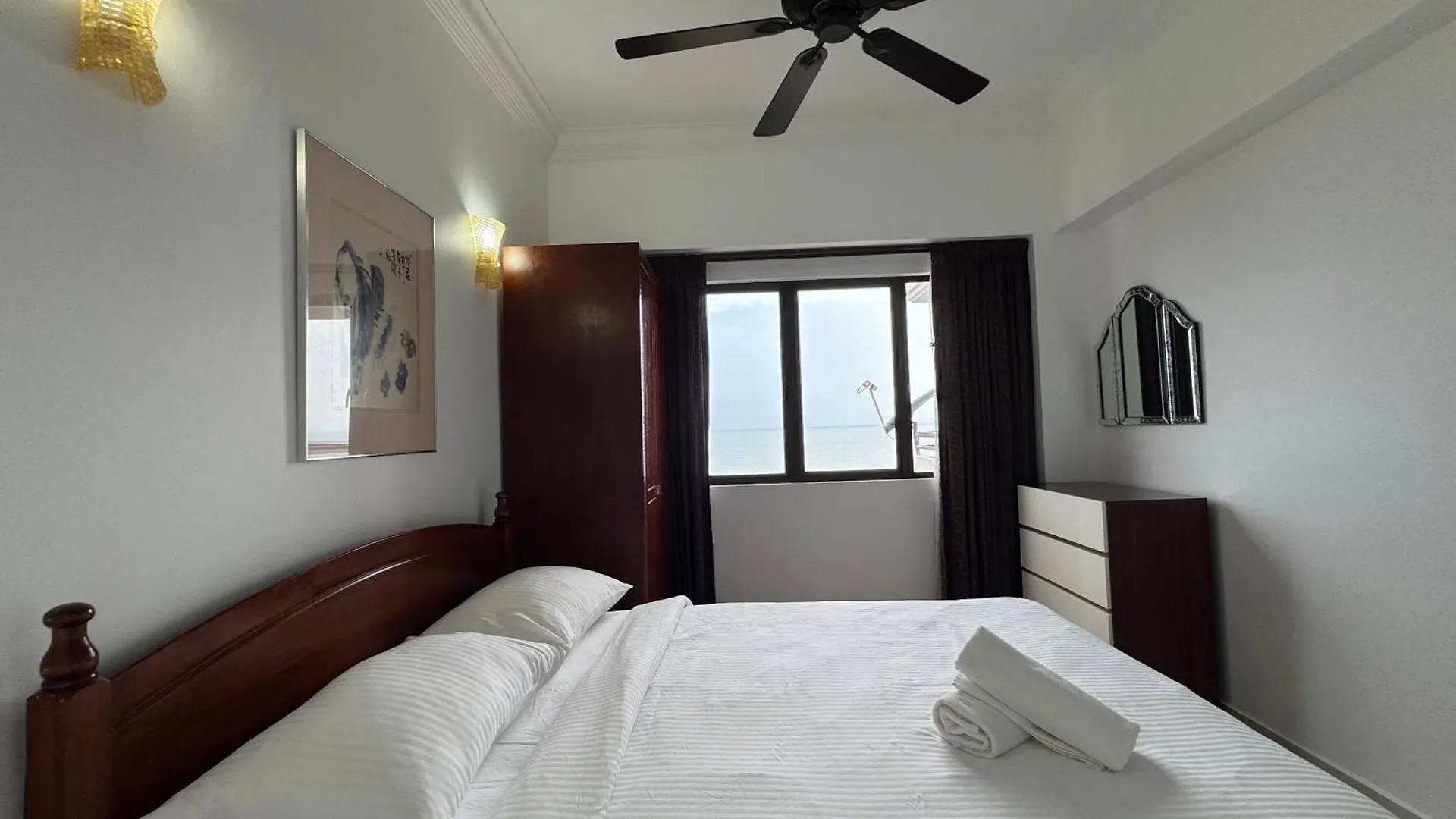 アパート Seaview Resort バツーフェリンギビーチ