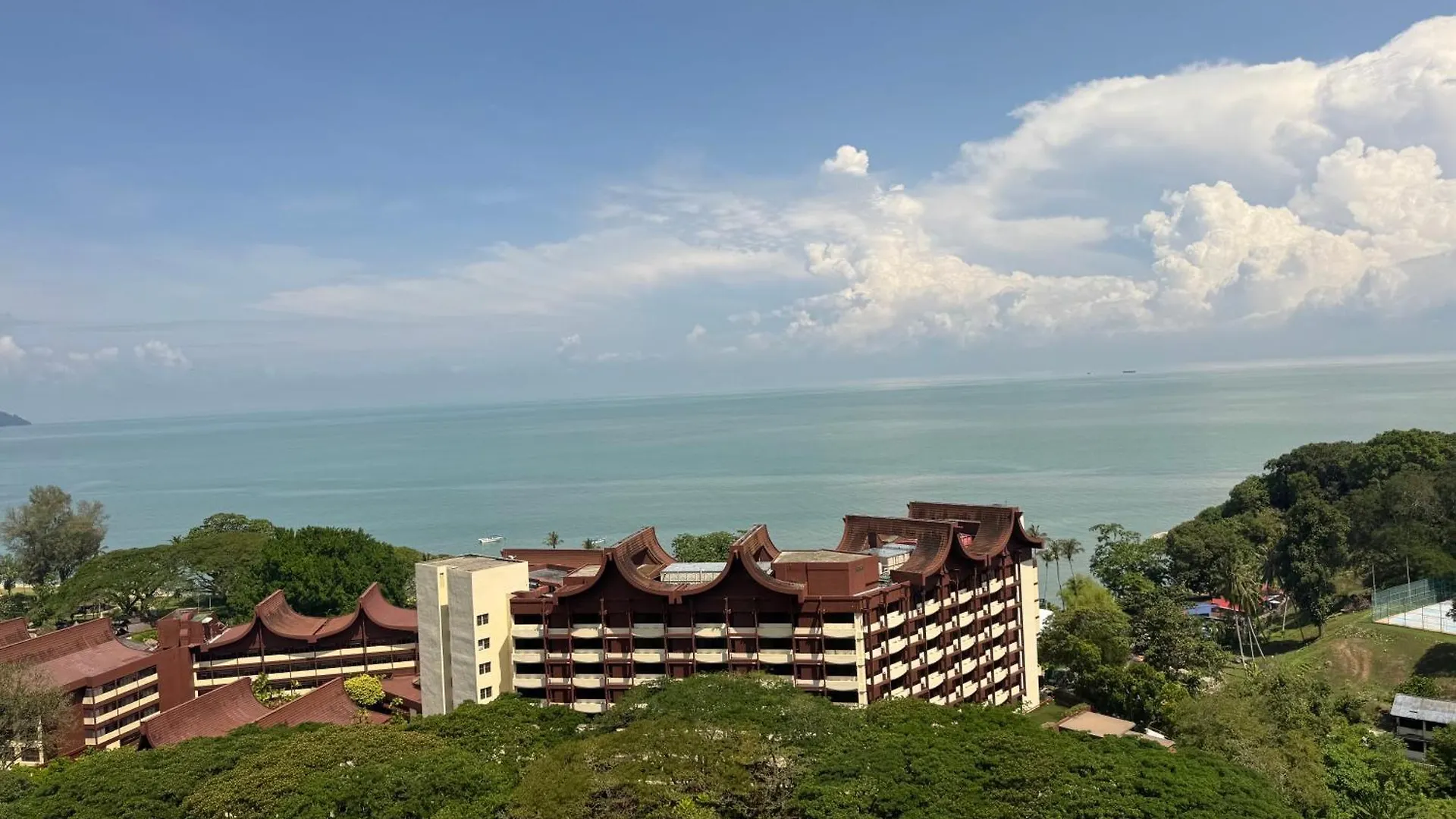 Seaview Resort バツーフェリンギビーチ